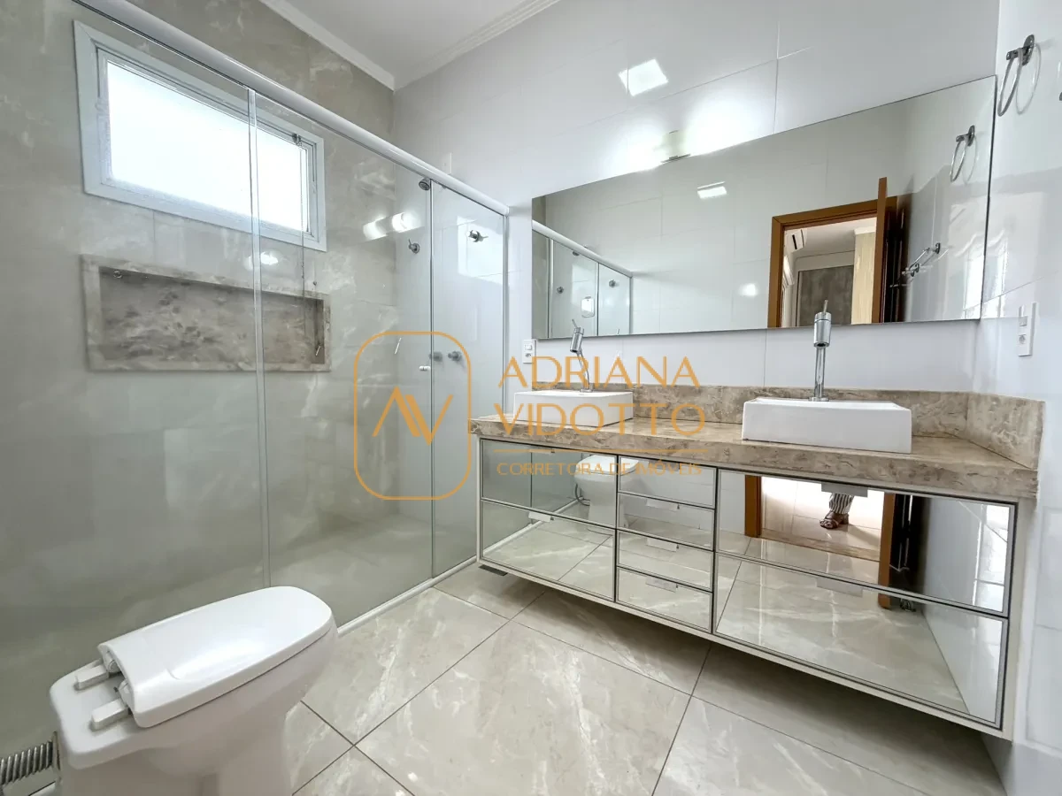 Imagem de SOBRADO À VENDA COM 3 QUARTOS SENDO 1 SUÍTE,  ÁREA GOURMET E PISCINA AQUECIDA.