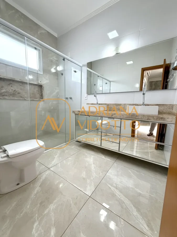 Imagem de SOBRADO À VENDA COM 3 QUARTOS SENDO 1 SUÍTE,  ÁREA GOURMET E PISCINA AQUECIDA.