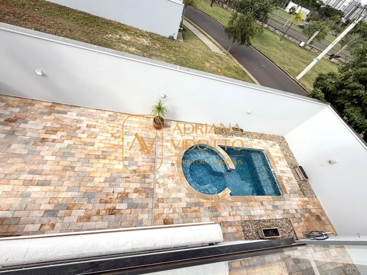 Imagem de SOBRADO À VENDA COM 3 QUARTOS SENDO 1 SUÍTE,  ÁREA GOURMET E PISCINA AQUECIDA.