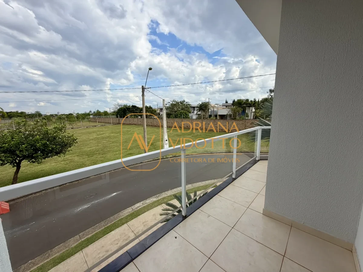 Imagem de SOBRADO À VENDA COM 3 QUARTOS SENDO 1 SUÍTE,  ÁREA GOURMET E PISCINA AQUECIDA.