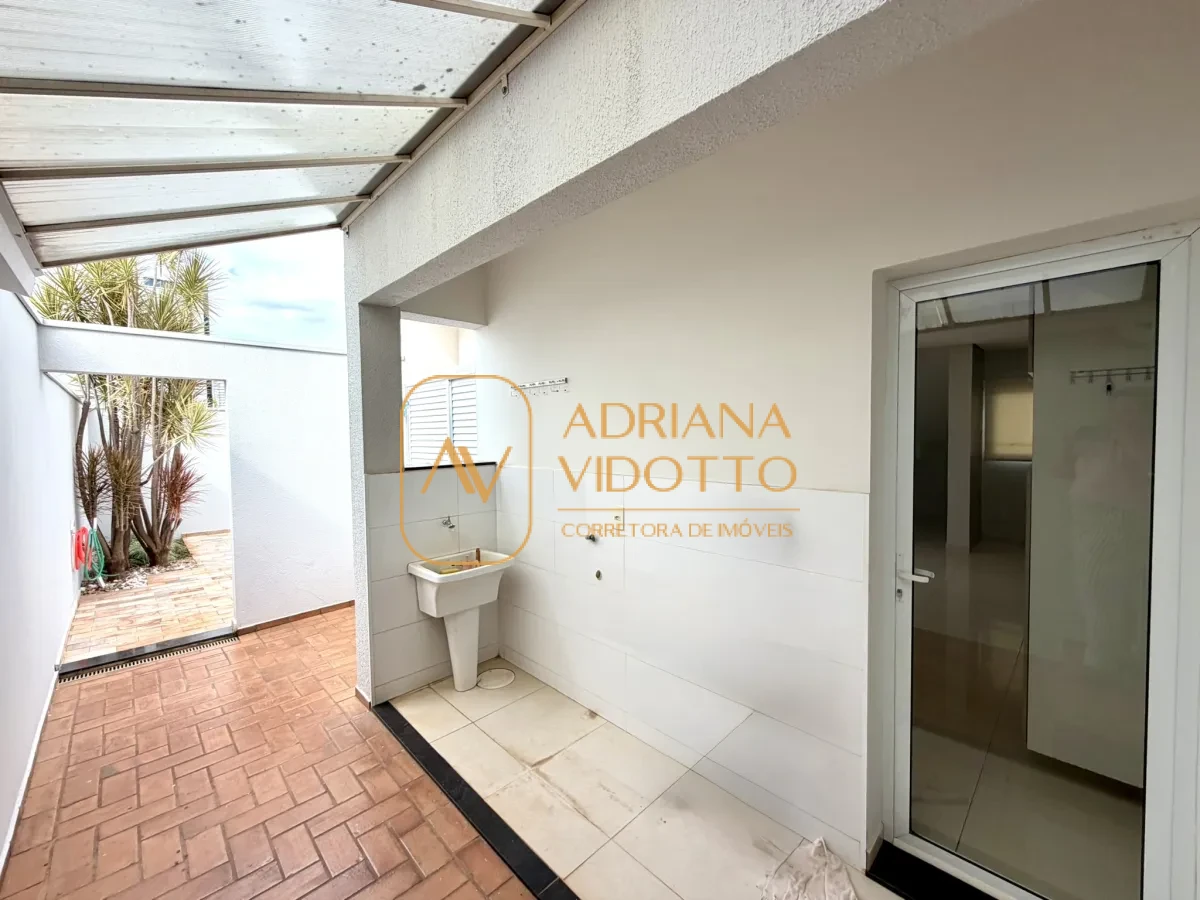 Imagem de SOBRADO À VENDA COM 3 QUARTOS SENDO 1 SUÍTE,  ÁREA GOURMET E PISCINA AQUECIDA.